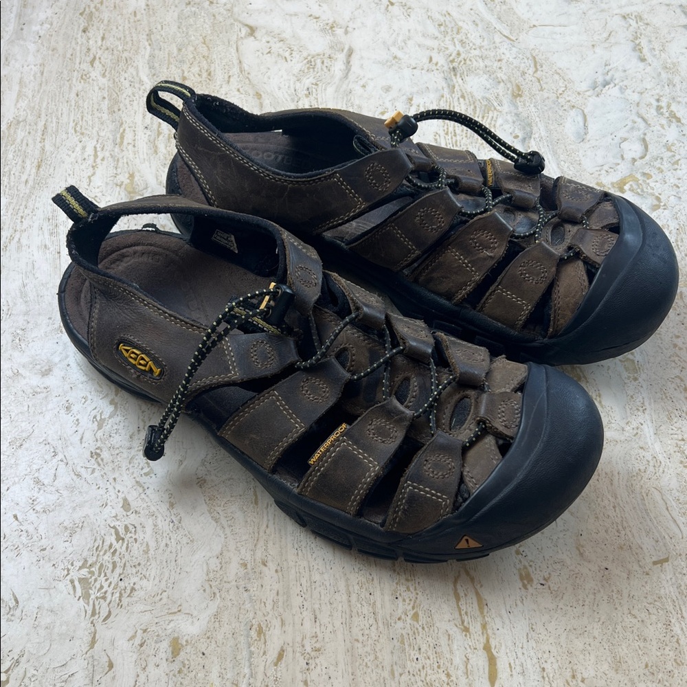 KEEN Newport Leather Water Sandals – Men’s 8.5–9 (Women’s 10–10.5) Brown